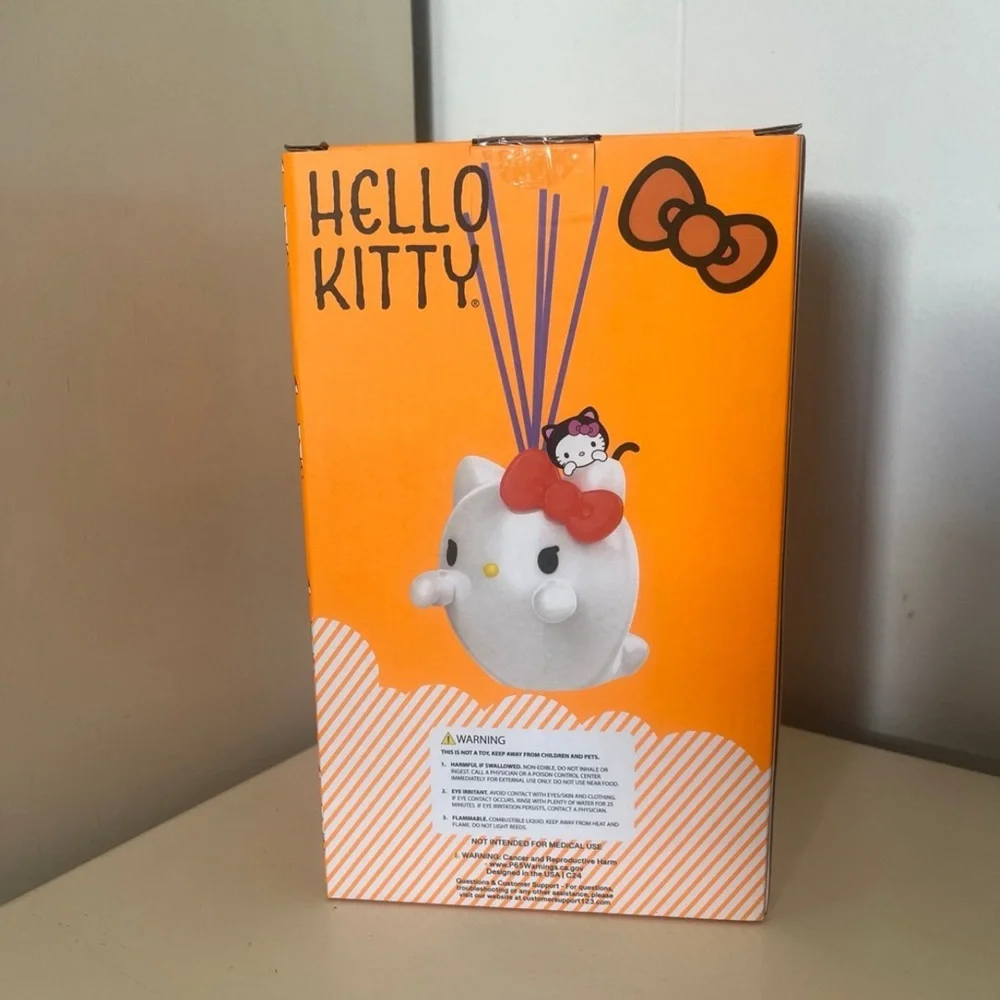 Hello Kitty Halloween Ceramic Reed Diffuser - Picture 2 of 2